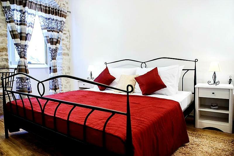 Grand Bedroom Aptm Palace Location * Split
